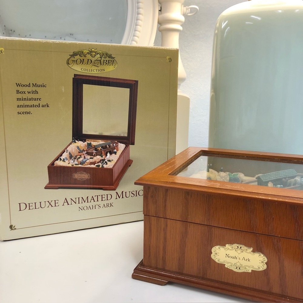 Mr. Christmas Noah’s Ark Deluxe Animated Musical Box Gold Label Collection 2002